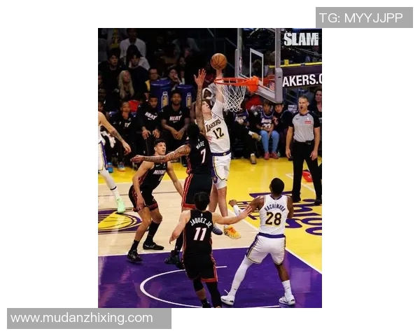 湖人对决热火希罗展现球场风采与激情的巅峰对决 湖人对决热火希罗展现球场风采与激情的巅峰对决